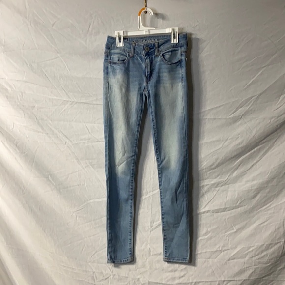 4 pair Bundle pack- 3, 00 American eagle jeans, 1 white and black 0 jean. - Picture 2 of 10